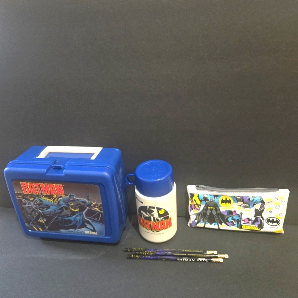 NEW 1991 BATMAN DC COMICS BLUE THERMOS LUNCH BOX COMPLETE W/ BONUS